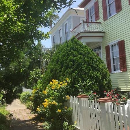 Studio Apartment At Historical House Galveston Exterior photo